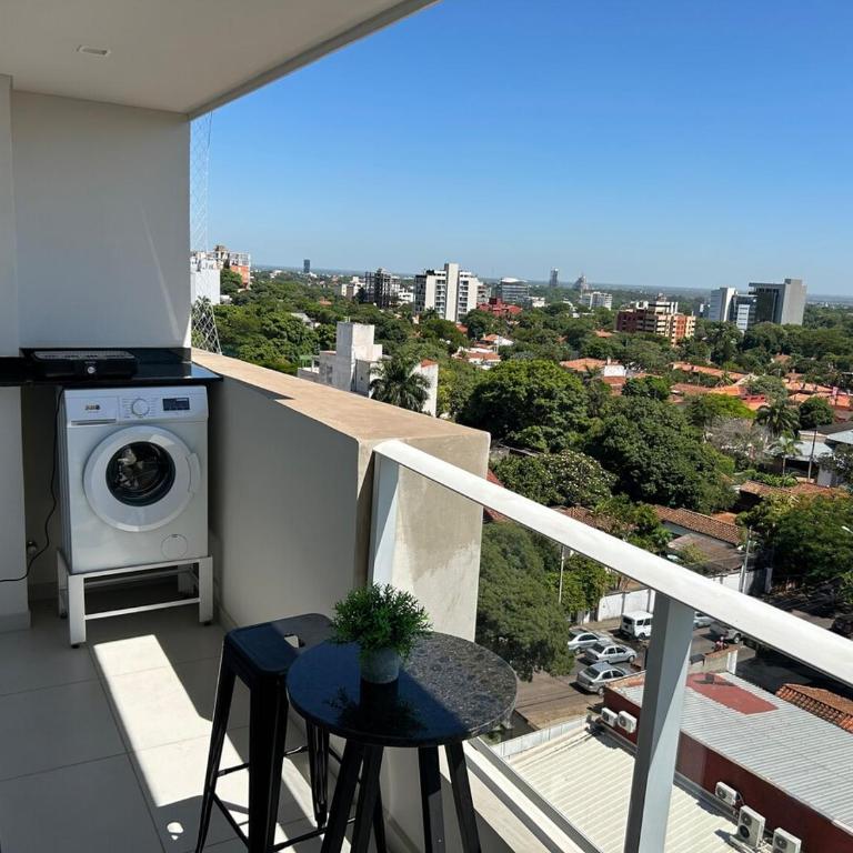 City Skyline Haven with Workspace Pool and Gym - Apartamento - 32