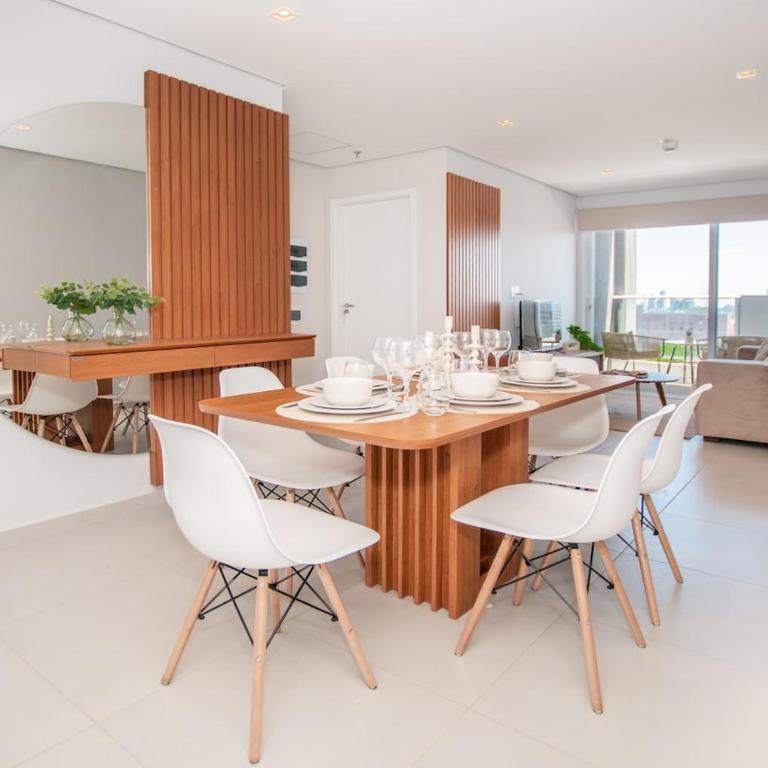 Stylish Two BR Prime Area Balcony Pool and Gym - Apartamento - 5