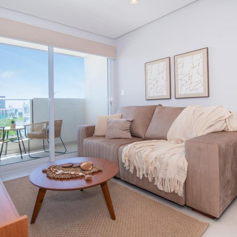 Stylish Two BR Prime Area Balcony Pool and Gym - Apartamento - 2