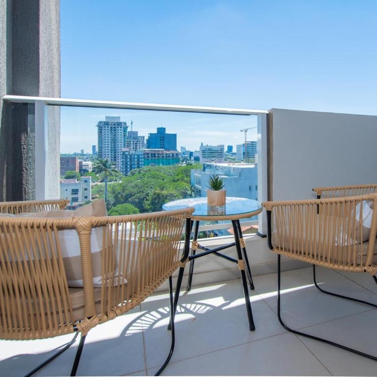 Stylish Two BR Prime Area Balcony Pool and Gym - Apartamento - 25