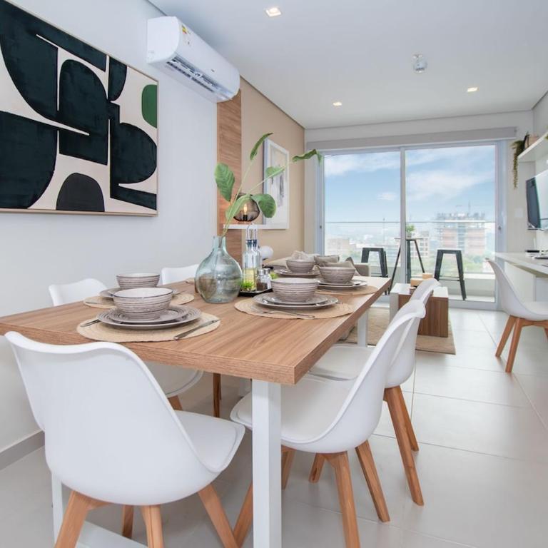 Spacious Stay with Balcony Workspace Pool&Gym - Apartamento - 1