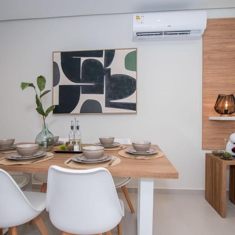 Spacious Stay with Balcony Workspace Pool&Gym - Apartamento - 10