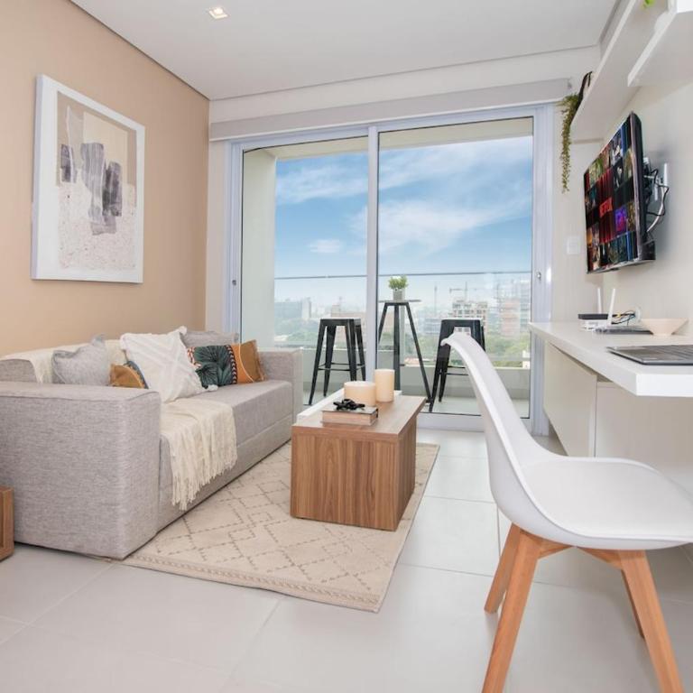 Spacious Stay with Balcony Workspace Pool&Gym - Apartamento - 12
