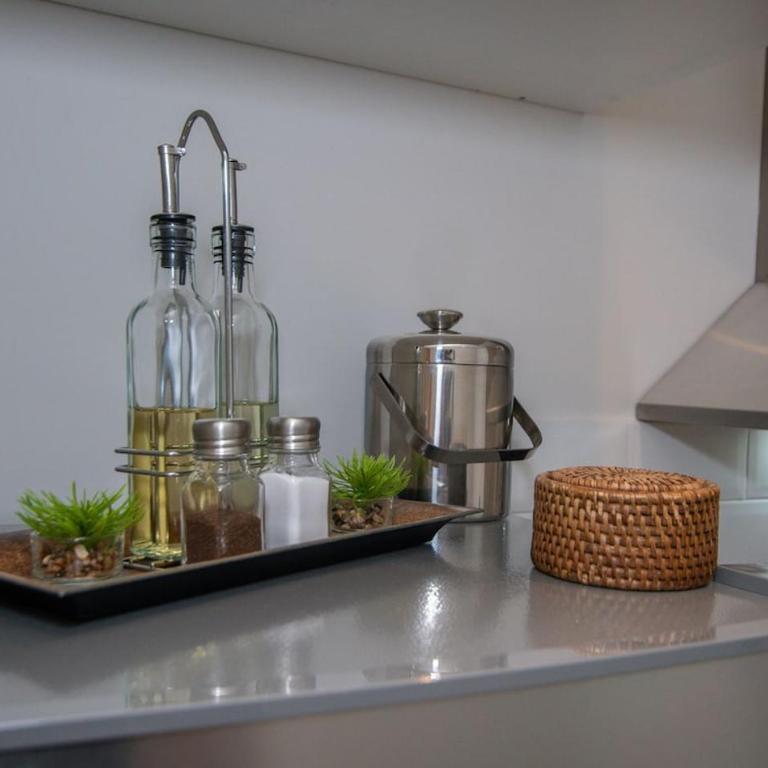 Spacious Stay with Balcony Workspace Pool&Gym - Apartamento - 24