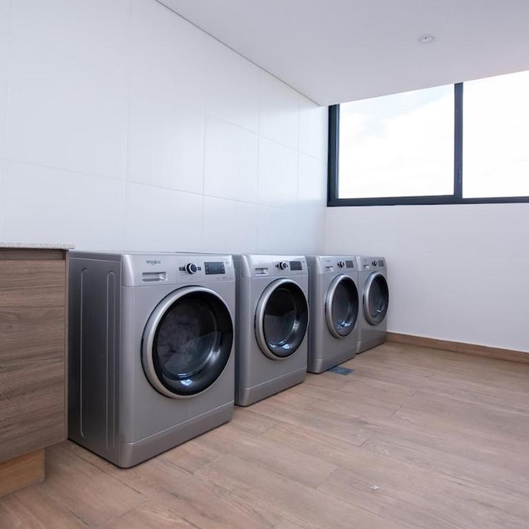 Modern Hassler Apt Great View Pool & Gym Access - Apartamento - 13
