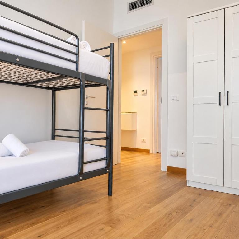 Hostdomus - City & Sea Apartment - Two-Bedroom Apartment - 6