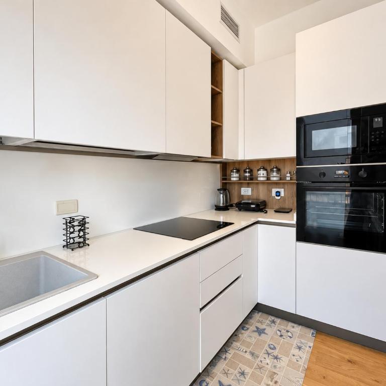 Hostdomus - City & Sea Apartment - Two-Bedroom Apartment - 4