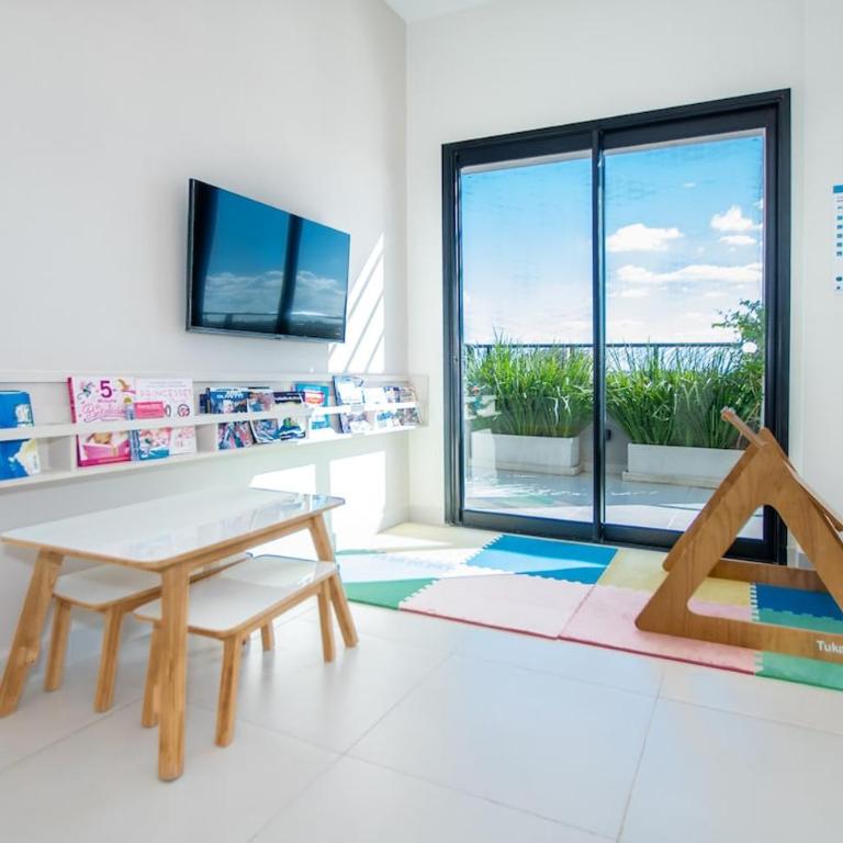 One BR with Balcony Walk to Malls Pool Gym - Apartamento - 20