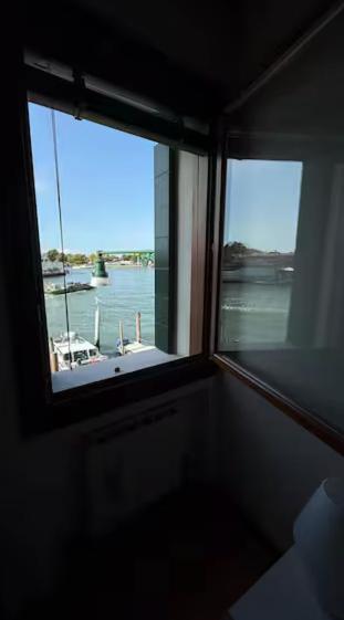 Bella Murano Rooms - Vaporetto Venier & Lagoon View - Studio Apartment with One Double Bed - 5