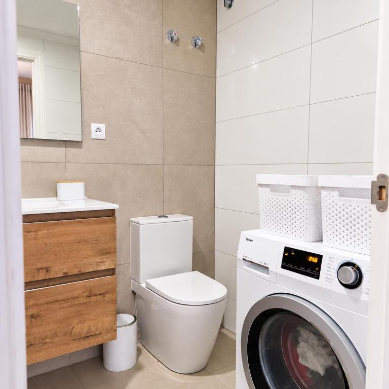 Ruim 3-slaapkamerappartement met zwembad en 2 privéparkeerplaatsen - Three-Bedroom Apartment - 22