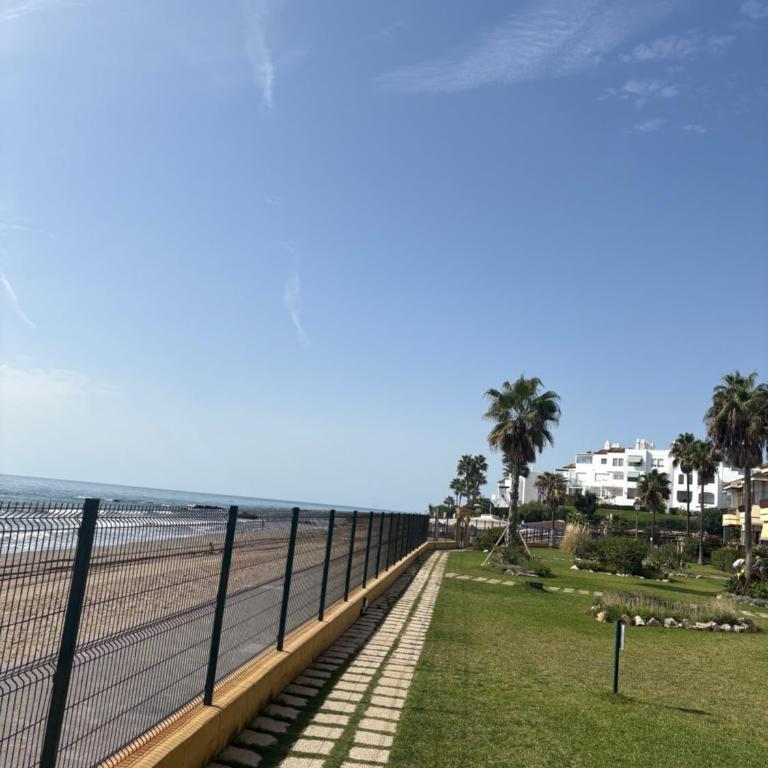 Riviera del Sol Seafront Apartment with Sea View, Terrace, Pool - Apartamento de 2 dormitorios - 23