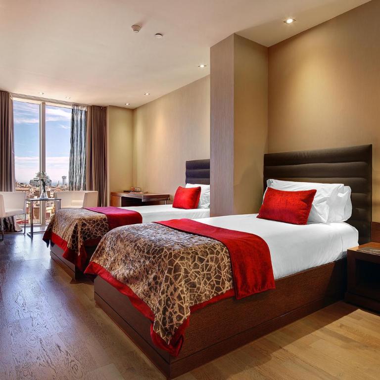 Olivia Plaza Hotel - Double Room with View - 9