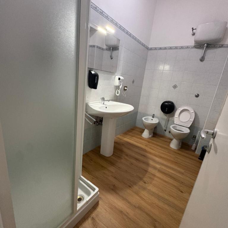 Eva Suites - Camera Matrimoniale con Bagno Privato - 13
