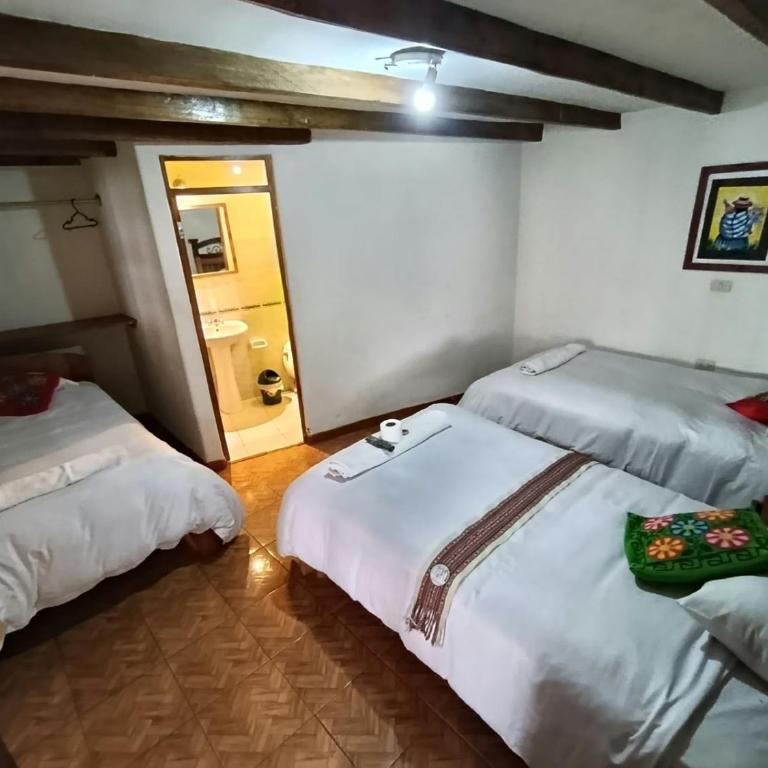 Hostal Urutincuy - Triple Room with Private Bathroom - 1