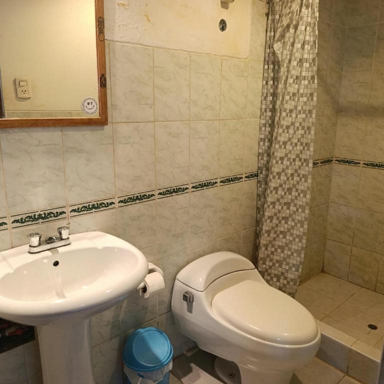 Hostal Urutincuy - Family Room with Private Bathroom - 5