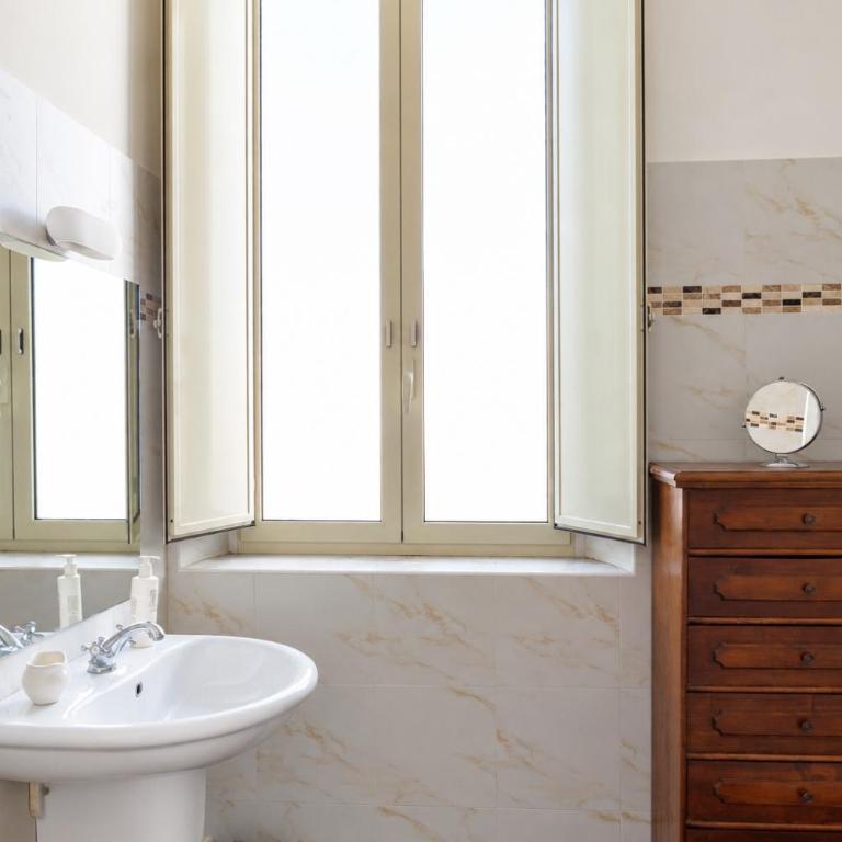 L'antica casa del pittore - Three-Bedroom Deluxe Apartment - 35