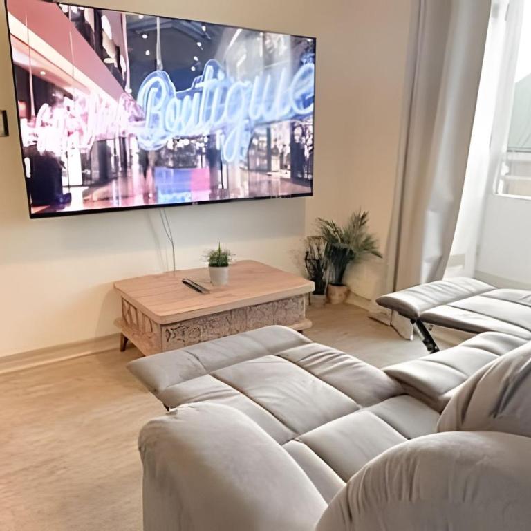 Cozy Central Apartment with Great Connectivity - Apartment - 5