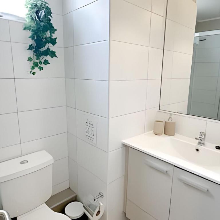 Cozy Central Apartment with Great Connectivity - Apartment - 17