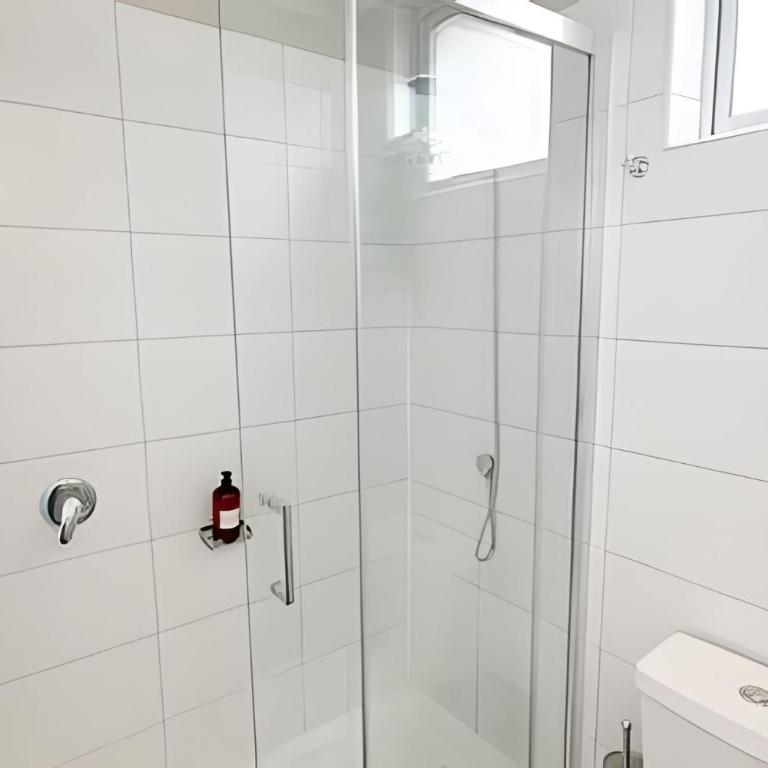 Cozy Central Apartment with Great Connectivity - Apartment - 18