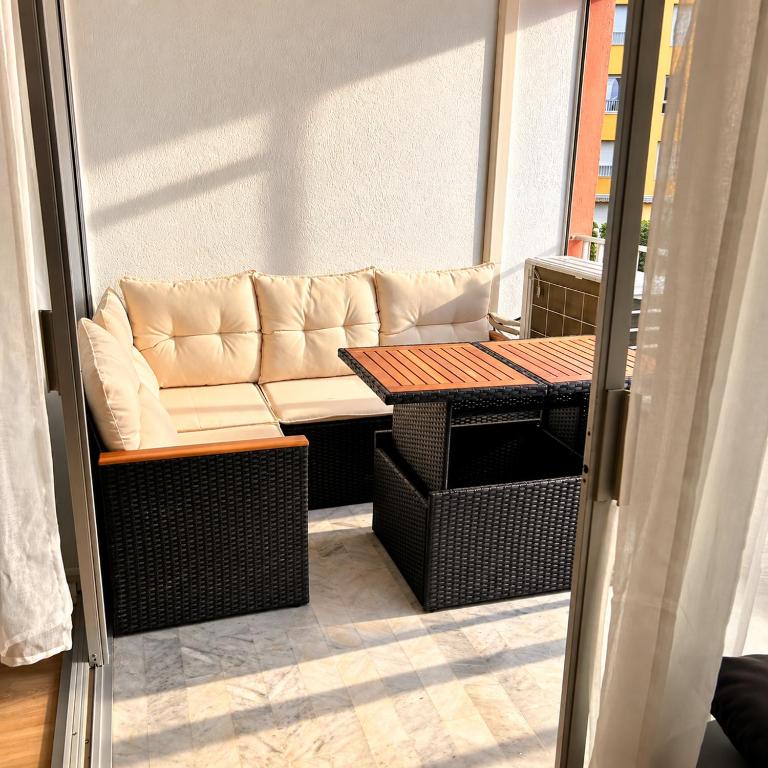 Climatisé et Spacieux avec Terrasse, Centre Port et Proche Mer - 6 Personnes - Deluxe Apartment mit Balkon und 2 Schlafzimmern - 5