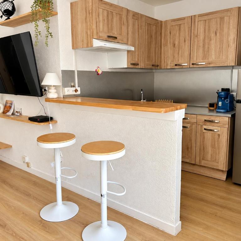 Climatisé et Spacieux avec Terrasse, Centre Port et Proche Mer - 6 Personnes - Deluxe Apartment mit Balkon und 2 Schlafzimmern - 18