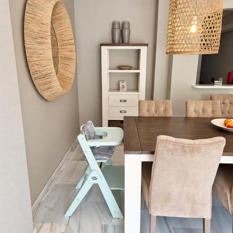 Ruim 3-slaapkamerappartement met zwembad en 2 privéparkeerplaatsen - Three-Bedroom Apartment - 7