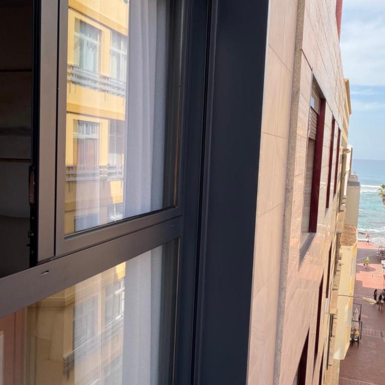 New Spacious 2BR Apartment - Las Canteras Beach - Side Sea View - 2 Bathrooms - AC - Parking - Appartamento con 2 Camere da Letto - 44