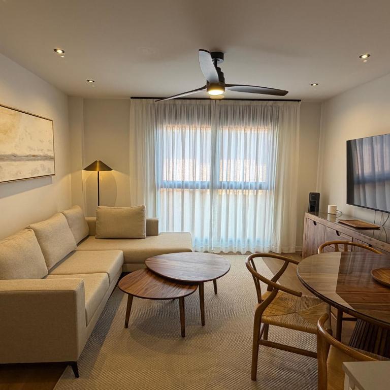 New Spacious 2BR Apartment - Las Canteras Beach - Side Sea View - 2 Bathrooms - AC - Parking - Appartamento con 2 Camere da Letto - 1