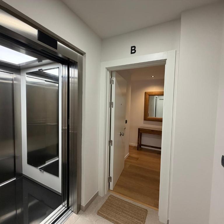 New Spacious 2BR Apartment - Las Canteras Beach - Side Sea View - 2 Bathrooms - AC - Parking - Appartamento con 2 Camere da Letto - 32