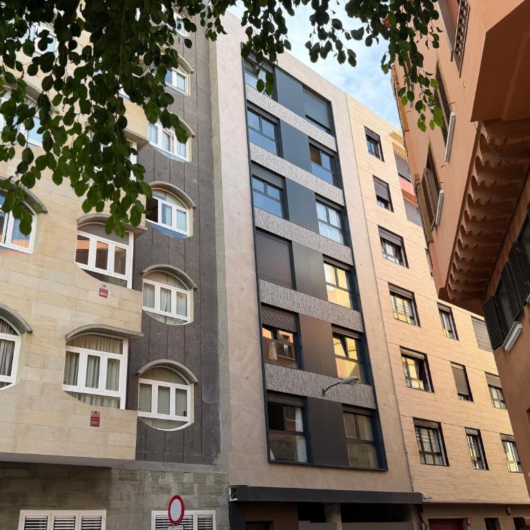 New Spacious 2BR Apartment - Las Canteras Beach - Side Sea View - 2 Bathrooms - AC - Parking - Appartamento con 2 Camere da Letto - 38
