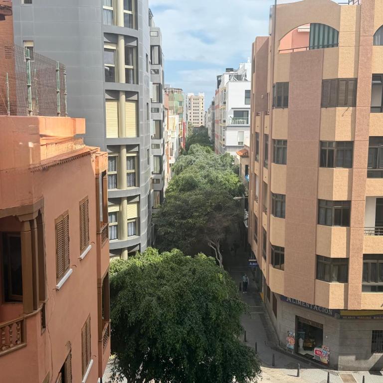 New Spacious 2BR Apartment - Las Canteras Beach - Side Sea View - 2 Bathrooms - AC - Parking - Appartamento con 2 Camere da Letto - 46