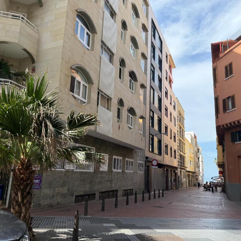 New Spacious 2BR Apartment - Las Canteras Beach - Side Sea View - 2 Bathrooms - AC - Parking - Appartamento con 2 Camere da Letto - 37
