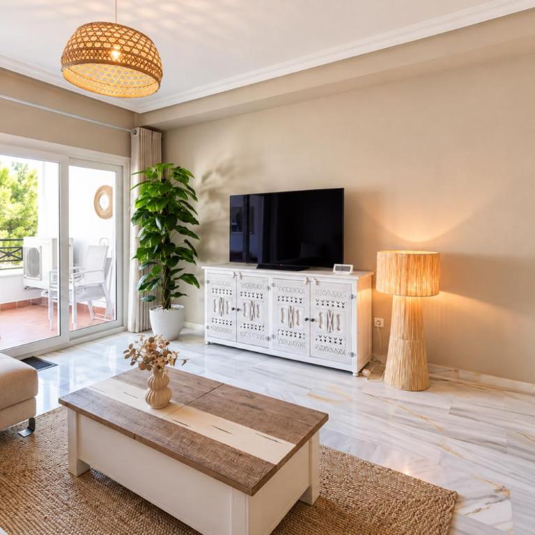 Ruim 3-slaapkamerappartement met zwembad en 2 privéparkeerplaatsen - Three-Bedroom Apartment - 6