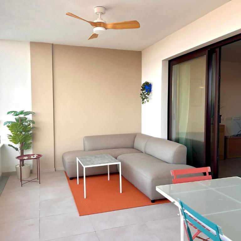 Newly built, colorful apartment with sea views - Apartment mit 2 Schlafzimmern, einem Balkon und Meerblick - 15