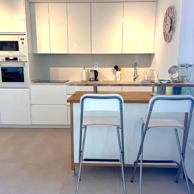 Newly built, colorful apartment with sea views - Apartment mit 2 Schlafzimmern, einem Balkon und Meerblick - 25