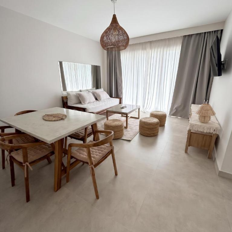 Check and Home - Varese - 4 Huéspedes Vista al Mar, Pileta y Cochera - Apartamento de 1 dormitorio con balcón y vistas al mar - 11