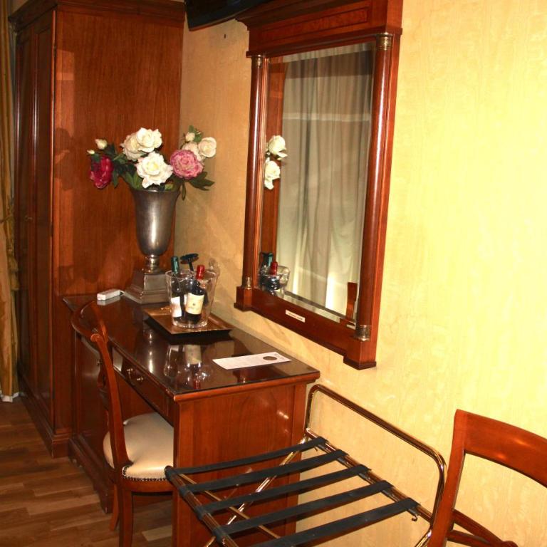 Luxury Rooms H 2000 Roma - Camera Tripla - 5