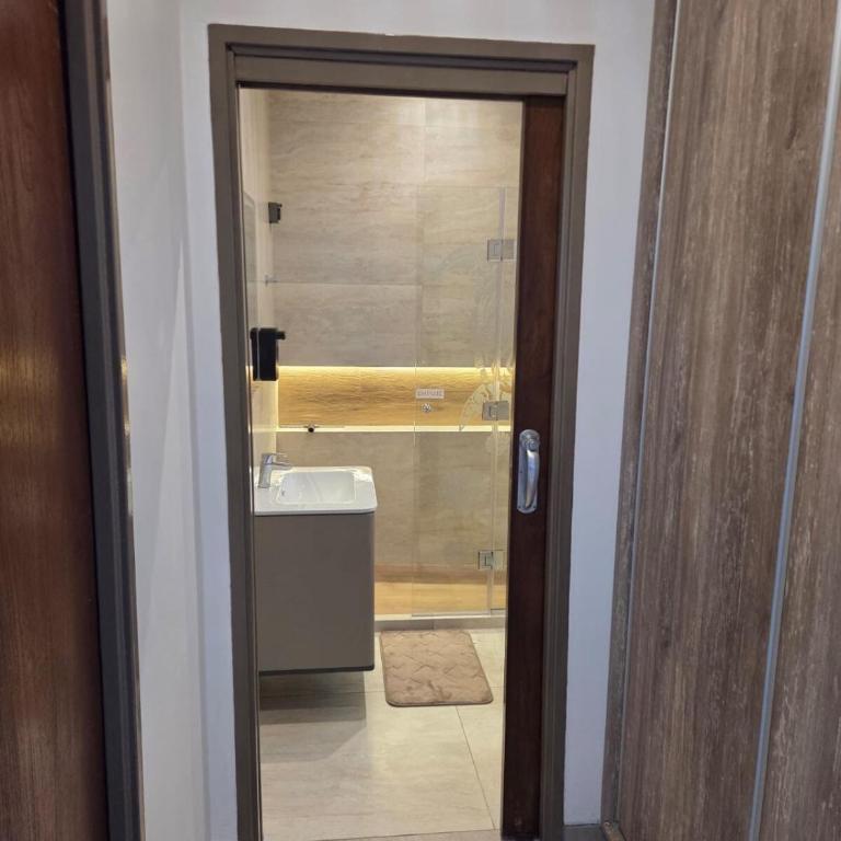 Frente al mar renovado en Varese, balcón con vista total - Apartamento de 2 dormitorios - 3