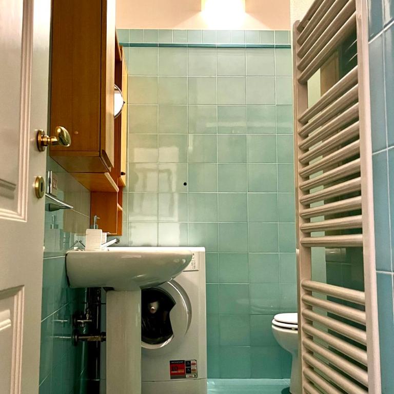 BiBi APARTMENT- FREE PARKING-OSPEDALE MAGGIORE-STADIO-MAST - Appartamento Monolocale - 7