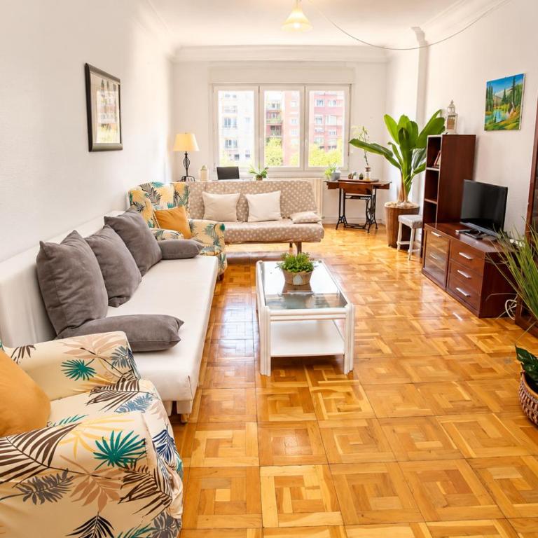"El rincon del pintor"Enorme piso a junto a Laurel ascensor By Apartamentos Logrono - Apartamento con balcón - 4