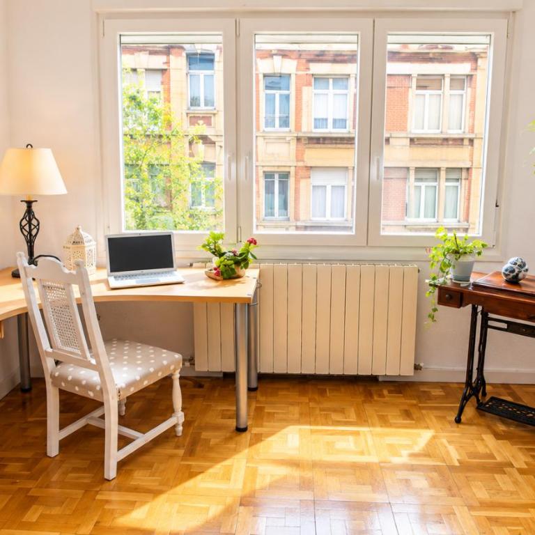 "El rincon del pintor"Enorme piso a junto a Laurel ascensor By Apartamentos Logrono - Apartamento con balcón - 2