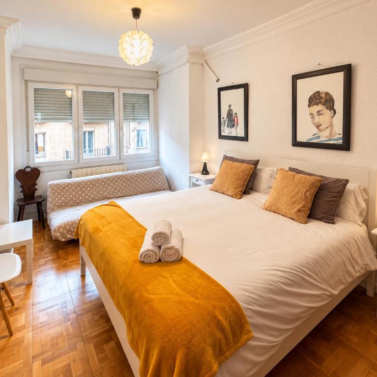 "El rincon del pintor"Enorme piso a junto a Laurel ascensor By Apartamentos Logrono - Apartamento con balcón - 1