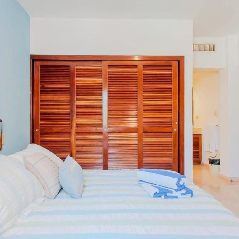 Private balcony I Gated Playacar I Pool On Site! - Apartment - 3