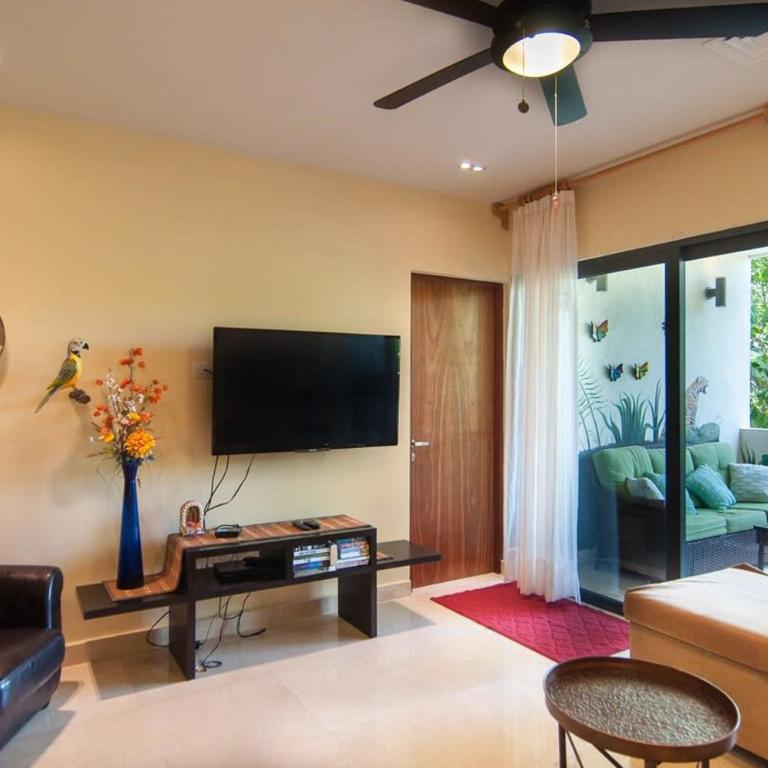 Happy Vibes Getaway with Stellar Oceanview Roof Pool! - Apartamento - 2