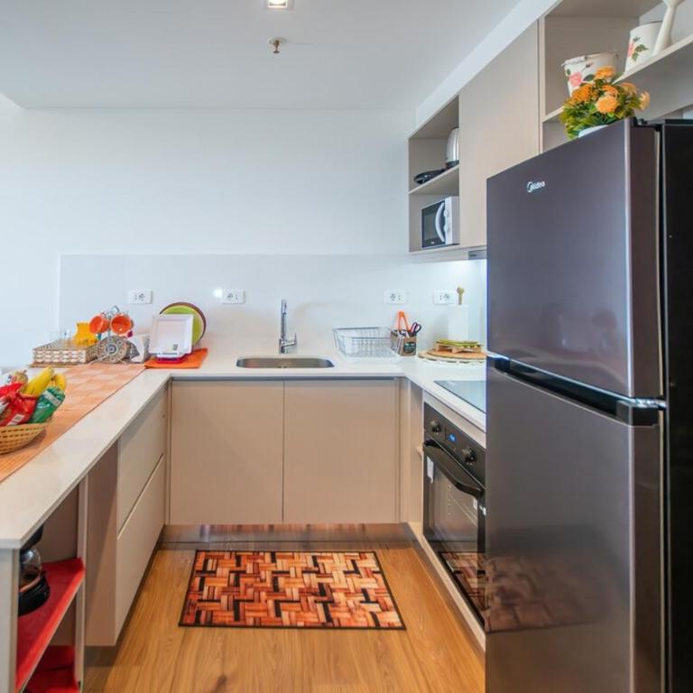 Prime Location One-Bedroom Near the Mall - Apartamento - 11