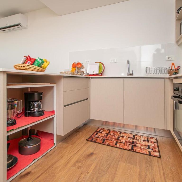Prime Location One-Bedroom Near the Mall - Apartamento - 26