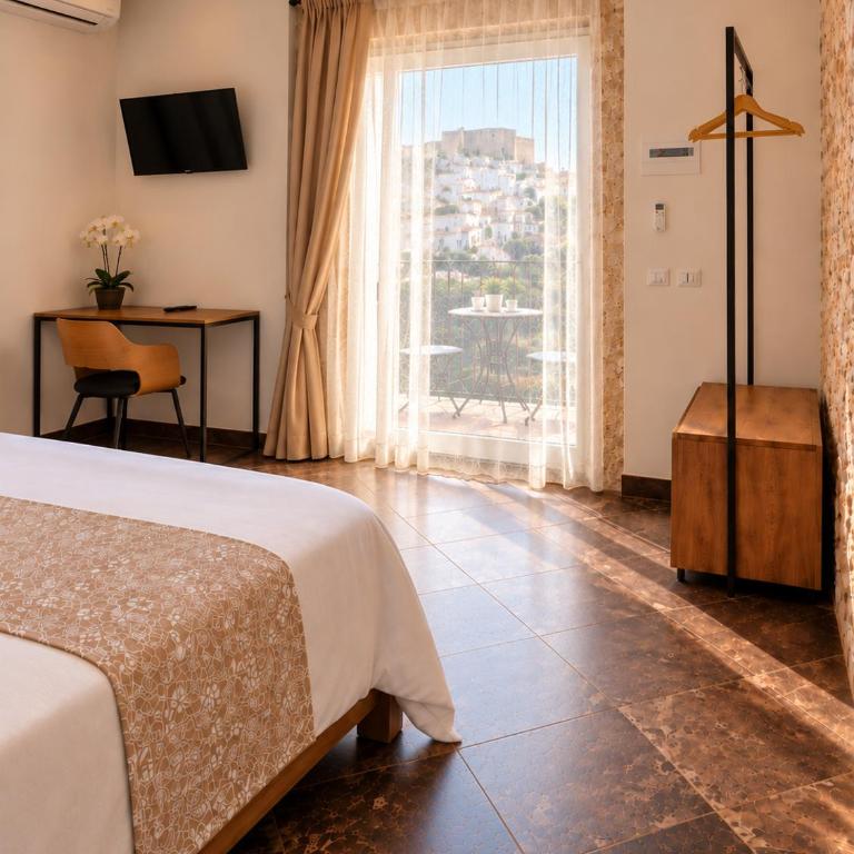 B&B Cuore Barocco - Camera Matrimoniale con Vista Città - 1