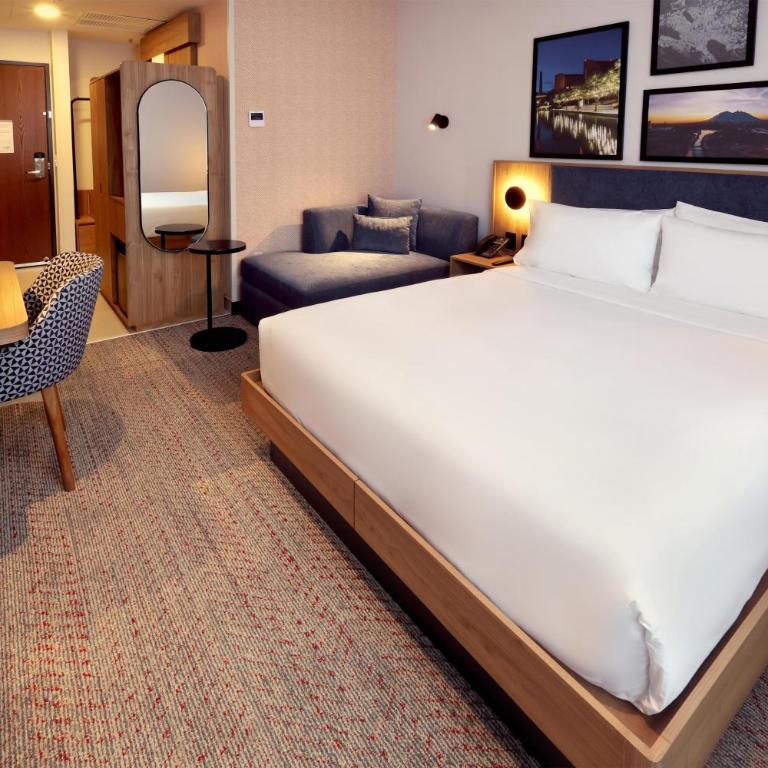 Hampton by Hilton Monterrey Tecnológico - Habitación con cama grande - 7