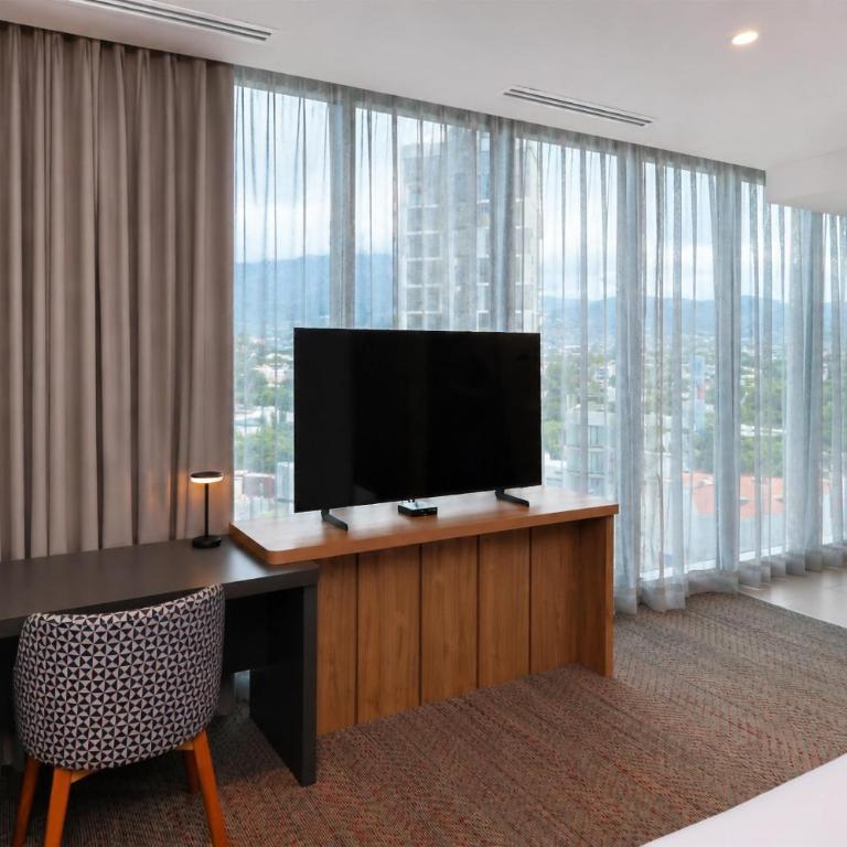 Hampton by Hilton Monterrey Tecnológico - Suite Estudio con vistas a la ciudad - 1 cama extragrande - 1