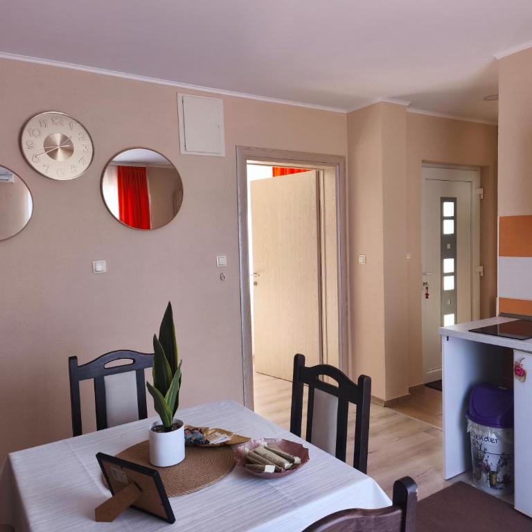 Apartman Centar - Apartment mit Terrasse - 4